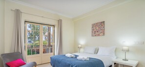 1 chambre, fer et planche à repasser, Wi-Fi gratuit, draps fournis