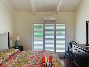2 bedrooms, desk, iron/ironing board, free WiFi - Sunshine Oasis - Charming & Peaceful (Frederiksted Southeast)
