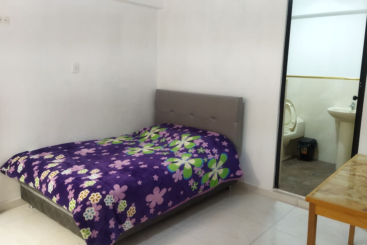 Classic Double Room | Desk, free WiFi