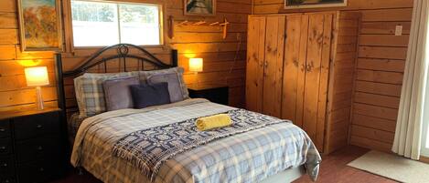 5 bedrooms, iron/ironing board, WiFi, bed sheets