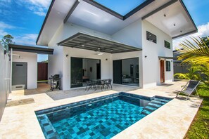 Indoor pool - Villa Corazon - 3 bedrooms, 5 min walk to Uvita beach! (Uvita)