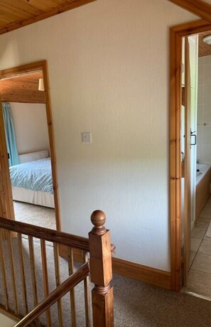 3 bedrooms, iron/ironing board, bed sheets