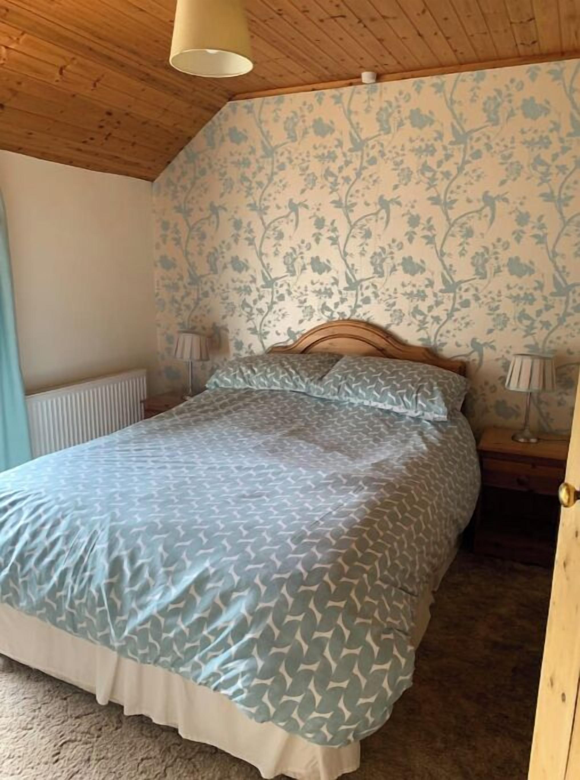 3 soverom, strykejern/-brett og sengetøy