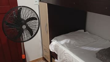 5 slaapkamers, een strijkplank/strijkijzer, wifi, beddengoed