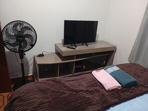 5 bedrooms, iron/ironing board, WiFi, bed sheets - Beautiful and cozy house, spacious and close to the center (Boa Esperança Toledo)