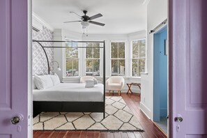 2 bedrooms, iron/ironing board, Internet - The Prickly Pear | Next To Local Cafe and Deli (Charleston)