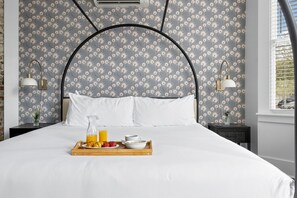 2 bedrooms, iron/ironing board, internet