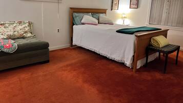 2 bedrooms, desk, iron/ironing board, free WiFi