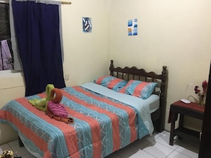 3 bedrooms, WiFi, bed sheets - Volcano view modest Casita 3-bedroom with WiFi in Antigua (Antigua)