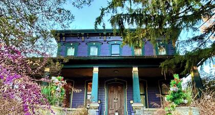 Ruby Room -The Amethyst Inn Bed & Breakfast- jacuzzi tub, fireplace, breakfast