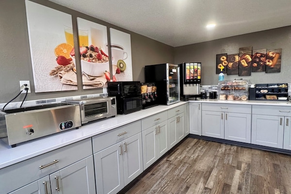 Free daily continental breakfast