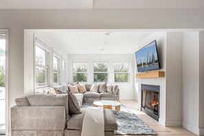 TV, fireplace, stereo