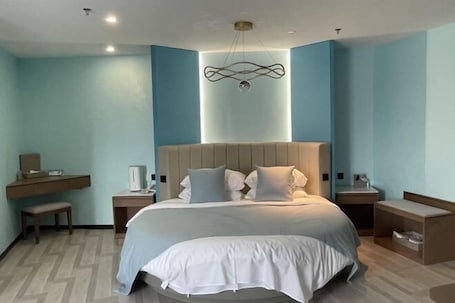 Room. Holiday Inn Altay Golden Bridge