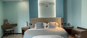 Holiday Inn Altay Golden Bridge