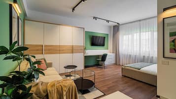 Comfort Studio, 1 King Bed with Sofa bed, Kitchen | Blackout drapes, iron/ironing board, free WiFi