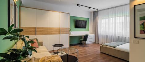 Estudio Confort, 1 cama de matrimonio grande con sofá cama, cocina | Cortinas opacas, tabla de planchar con plancha, wifi gratis