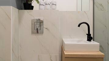 Estúdio conforto, 1 cama King e sofá-cama, cozinha | Banheiro