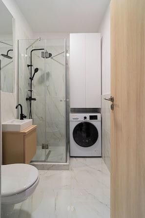 Comfort Studio, 1 King Bed with Sofa bed, Kitchen | Bathroom - Cismigiu Park Studio - Fresh & Serene Flat with Light-Filled Interiors (Bucharest)