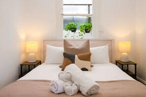 1 habitación, tabla de planchar con plancha, wifi y ropa de cama 