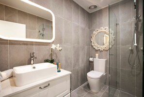 Hair dryer - Charming Retreat in Exclusive Glebe Estate (Glebe)