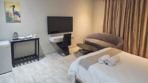 Kamar Superior | Meja kerja, ruang kerja ramah laptop, dan Wi-Fi gratis
