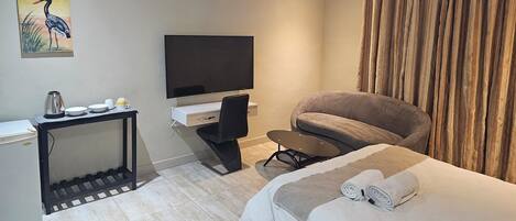 Superior Room | Desk, laptop workspace, free WiFi