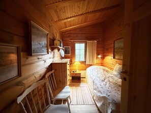 4 bedrooms, iron/ironing board, free WiFi