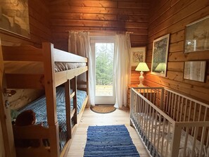 4 bedrooms, iron/ironing board, free WiFi