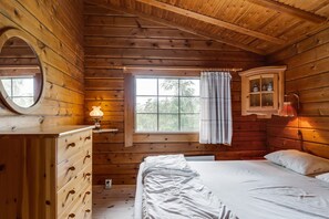 4 bedrooms, iron/ironing board, free WiFi
