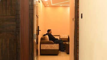 Suíte estúdio família, vista para a cidade | Espaço de trabalho para notebook