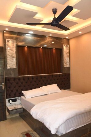 Family Studio Suite, City View | Laptop workspace - Abhivadya Gange  (Varanasi)