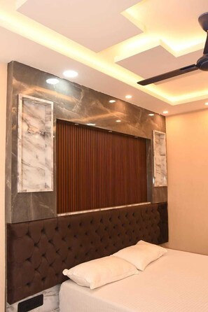 Studio Suite dành cho gia đình, quang cảnh thành phố | Khu vực làm việc phù hợp cho laptop