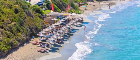 Camastros y toallas de playa