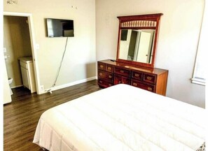 3 bedrooms, iron/ironing board, WiFi, bed sheets - ★Clean&Comfy★3BR/1.5BA Home★EZ access to CNTRL LBK (Lubbock)