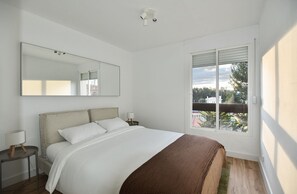 2 bedrooms, desk, iron/ironing board, travel cot