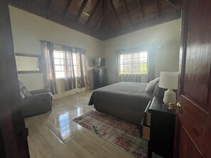 4 bedrooms, desk, iron/ironing board, travel crib