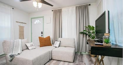 Charming 2-bedroom CASITA with AC and WiFi in Pharr