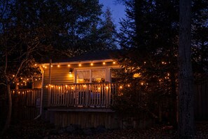 Exterior - Experience the Ultimate Waterfront Luxury Escape with Your Own Private Hot Tub (Lansdowne)