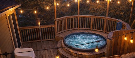 Outdoor spa tub