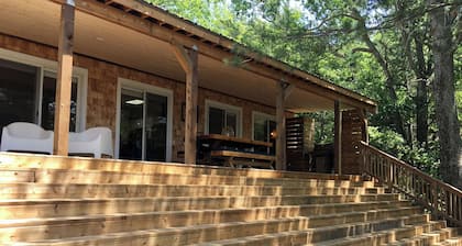 Waterfront Luxury 4-person Home with Private Hot Tub, Pet Friendly