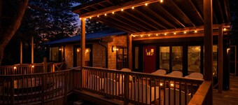 Waterfront Luxury Cottage for 8 with Private Hot Tub & Free Dockage