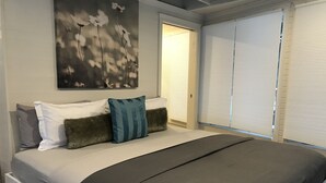 A bedroom with a bed, pillows, a wall art piece, and a window with blinds. - Riviera - A gathering spot (Lansdowne)