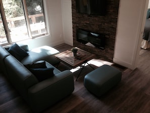 Smart TV, fireplace