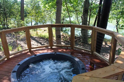 Waterfront Luxury for 5  Private Hot Tub Pet Friendly Retreat