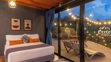 Chalet superior, vista al lago | 1 habitación, minibar, wifi gratis y ropa de cama