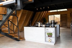 Deluxe Chalet, Lake View | Private kitchen