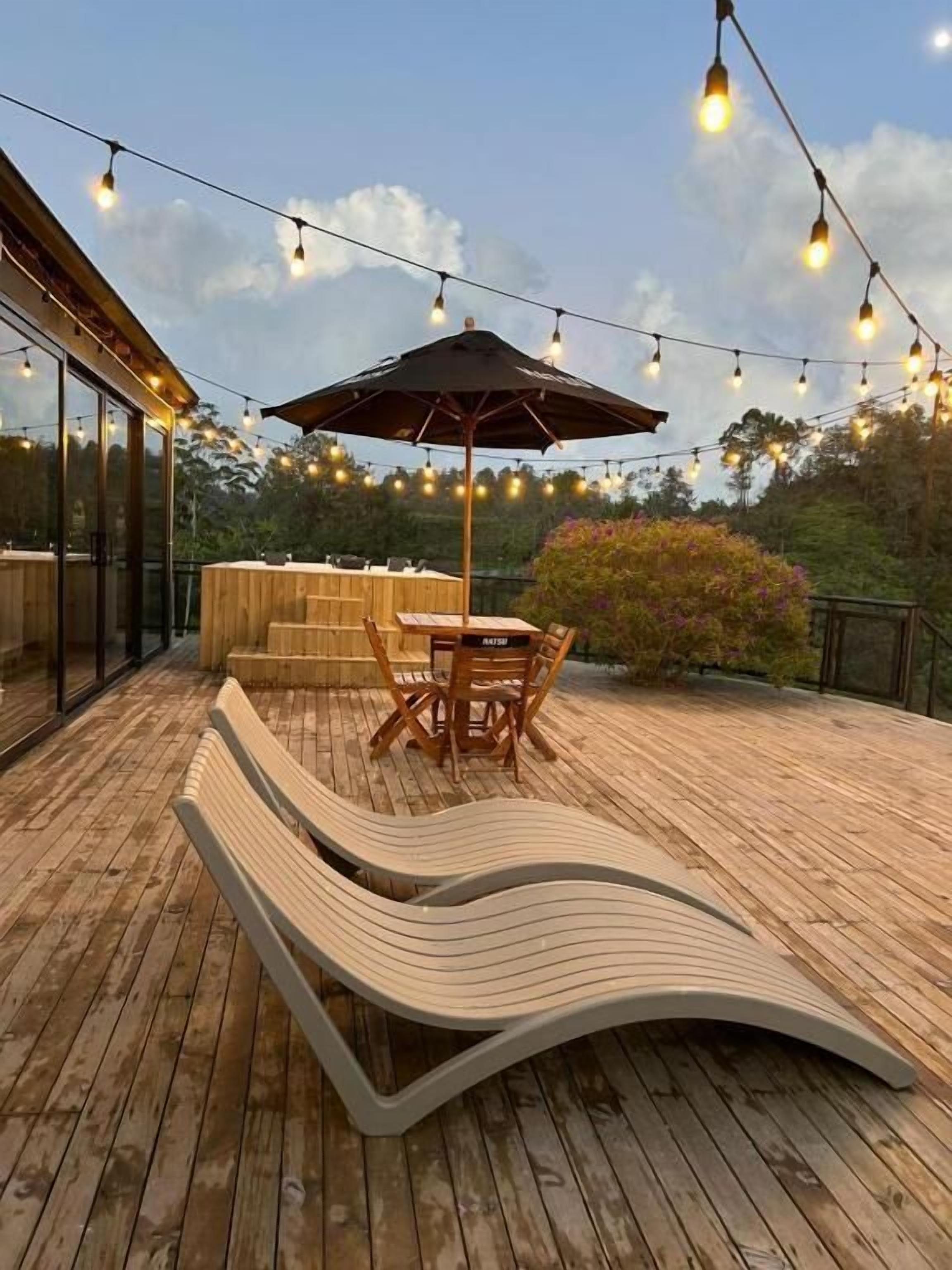 Télévision à écran plat de 43 pouces avec chaînes numériques