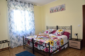 3 quartos, ferros/tábuas de passar roupa, Wi-Fi, roupa de cama