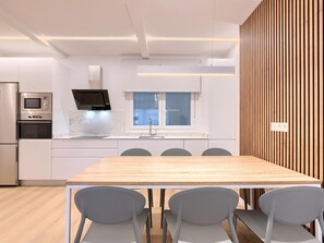 Dining - Style and Comfort next to the Hospital and Central Bus Station (Bilbao)