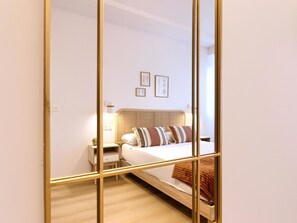 3 bedrooms, iron/ironing board, travel cot, Internet